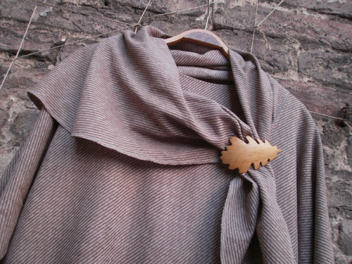 Hnědo-béžový šátek - třícípý — foto 2