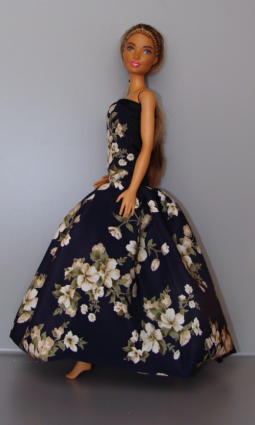 Barbie - Temně modré plesové šaty — foto 4