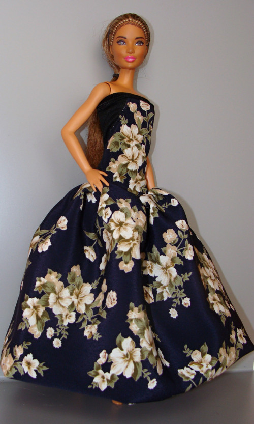 Barbie - Temně modré plesové šaty — foto 3