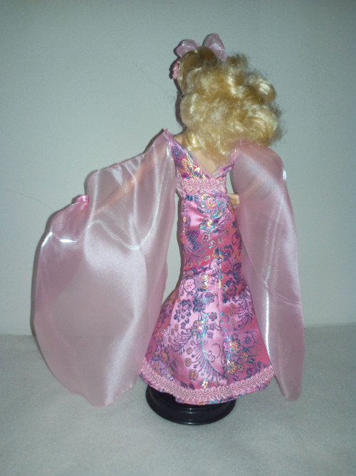 Šaty pro princeznu Barbie — foto 3
