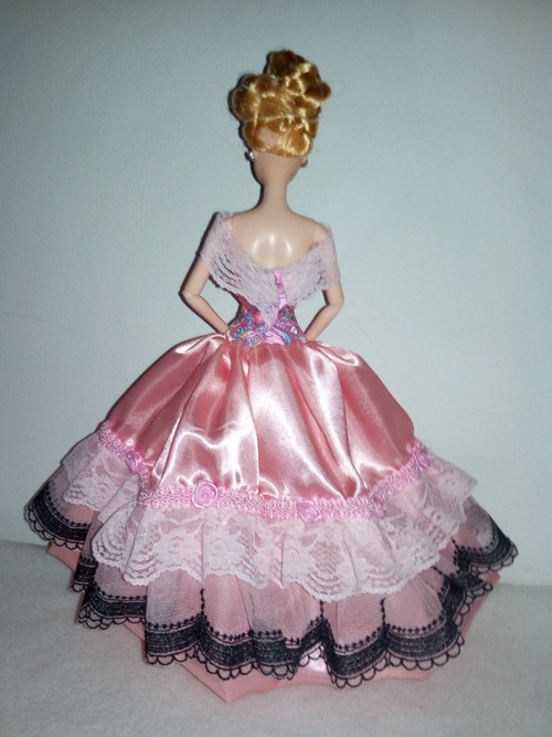 Šaty pro Barbie — foto 2