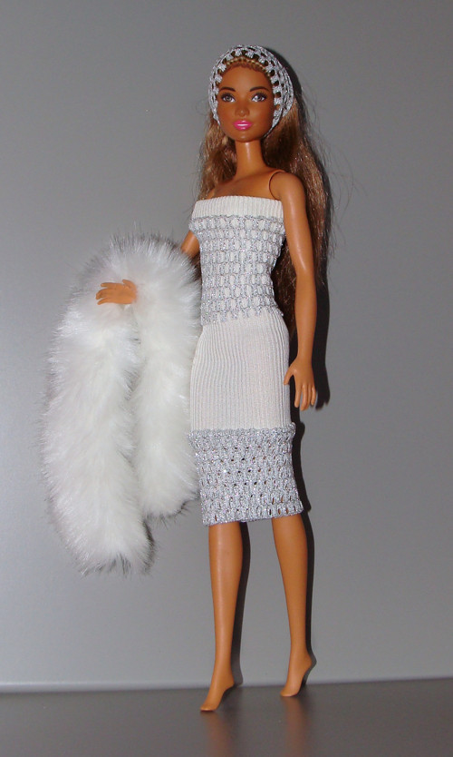 Barbie - Stříbrobílé šaty — foto 4