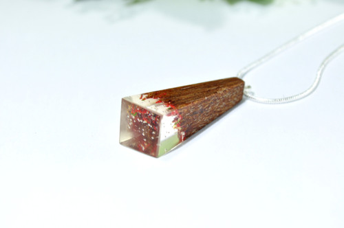 Drevený náhrdelník Kris — foto 3