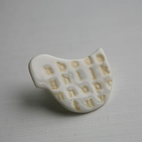Messinger Sunny (porcelánová brož) — foto 2