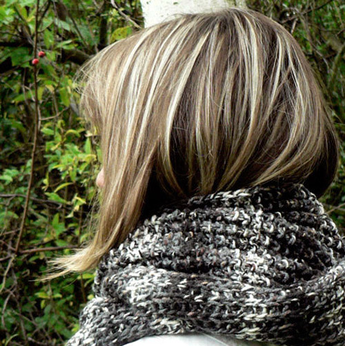 Nákrčník v černobílém tweedu — foto 2