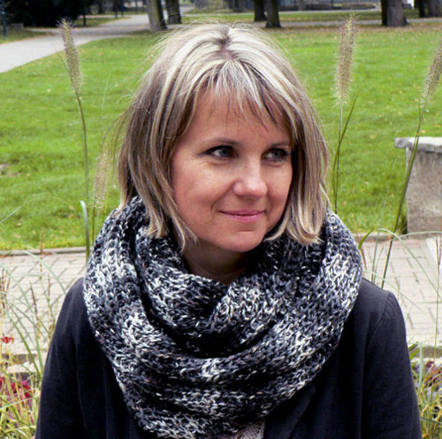 Nákrčník v černobílém tweedu — foto 5
