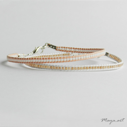 Bílobéžový náramek WEAVED BRACELET — foto 2