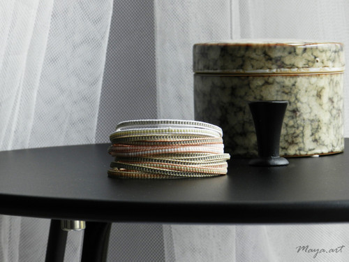 Bílobéžový náramek WEAVED BRACELET — foto 3