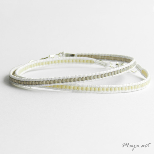 Bílobéžový náramek WEAVED BRACELET — foto 2