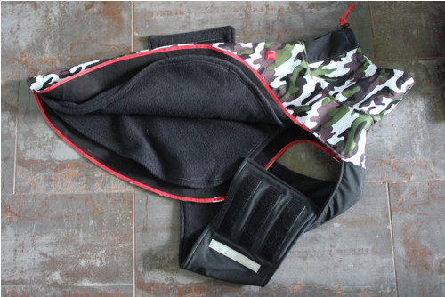 Maskáčový softshellový obleček pro psa 75 cm — foto 4