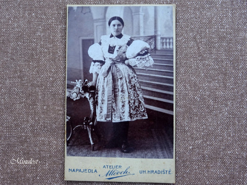 Jenovefa v kroji — foto 2