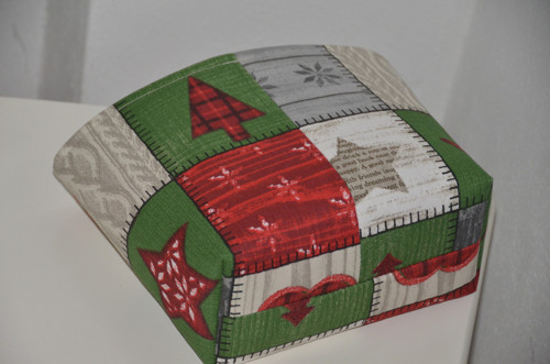 Košík z látky – vánoční patchwork — foto 3