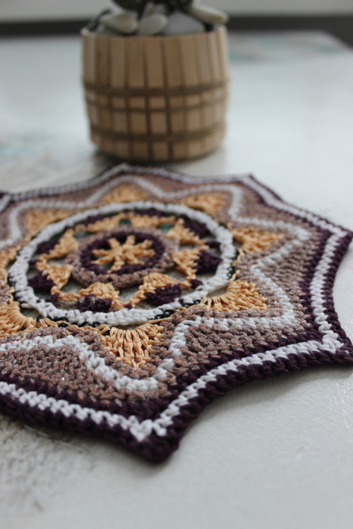 Háčkovaná mandala 20 cm. — foto 2