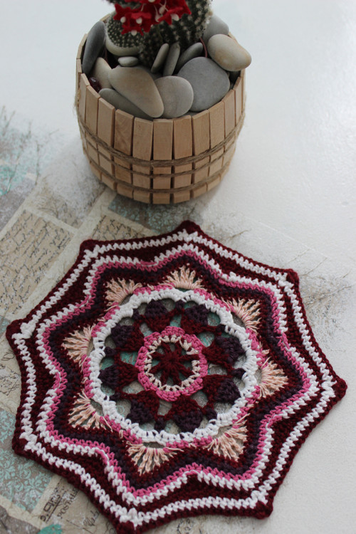 Háčkovaná mandala 17 cm. — foto 3