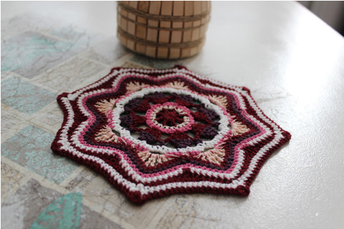 Háčkovaná mandala 17 cm. — foto 4