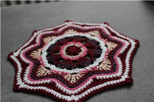 Háčkovaná mandala 17 cm. — foto 6