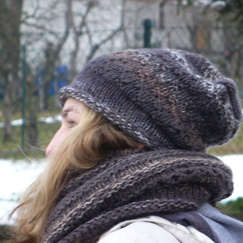 Hnědá hučka....vlněná — foto 2
