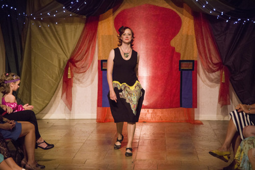 Šaty s veselou kapsou — foto 2