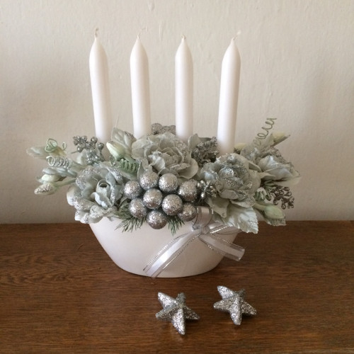 Adventní svícen s růžemi — foto 2
