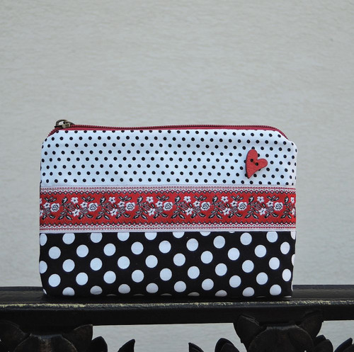 Kosmetická taštička - Elegantní puntíky — foto 2