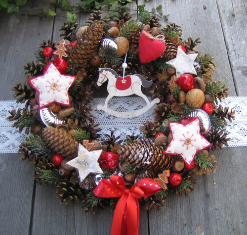 Velký adventní věnec s koníkem — foto 2