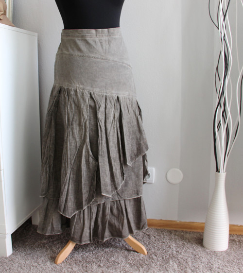 Dlouhá cípatá khaki sukénka — foto 3