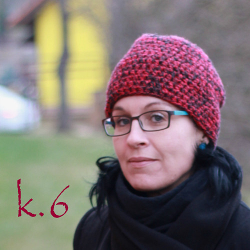 Červeno-černá čepička — foto 3