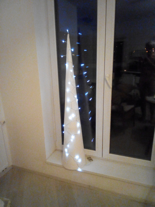 Kužel polystyren cca 100 / 20 cm dutý. — foto 2