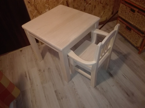 Stolek a židle s područkami — foto 2