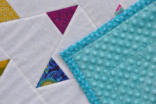 Velká hřejivá patchwork deka trojúhelníková modrá — foto 2
