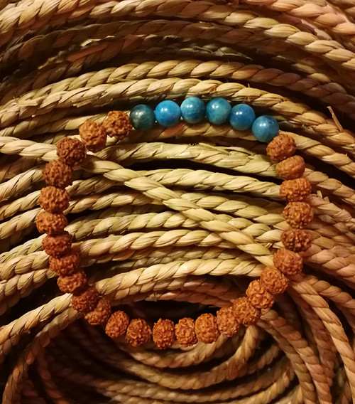 Náramek rudraksha a apatit — foto 3