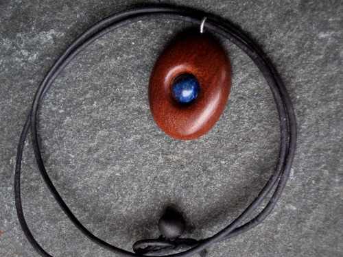 Dřevěný šperk - mahagon a lapis lazuli — foto 5