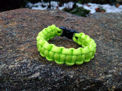 Paracord náramek - křiklavě zelený — foto 2