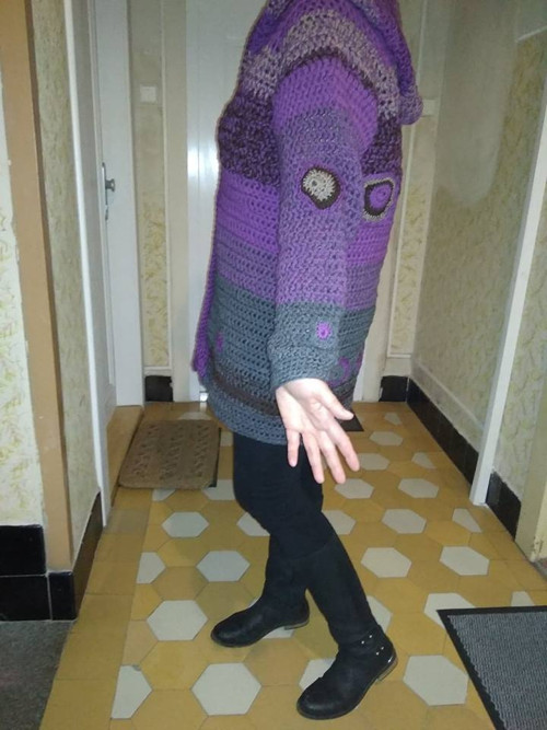 Fialový svetrokabátek — foto 2