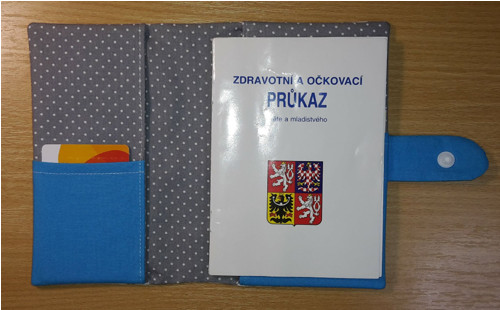 Obal na očk. průkaz šedobílá srdíčka,modrý — foto 3