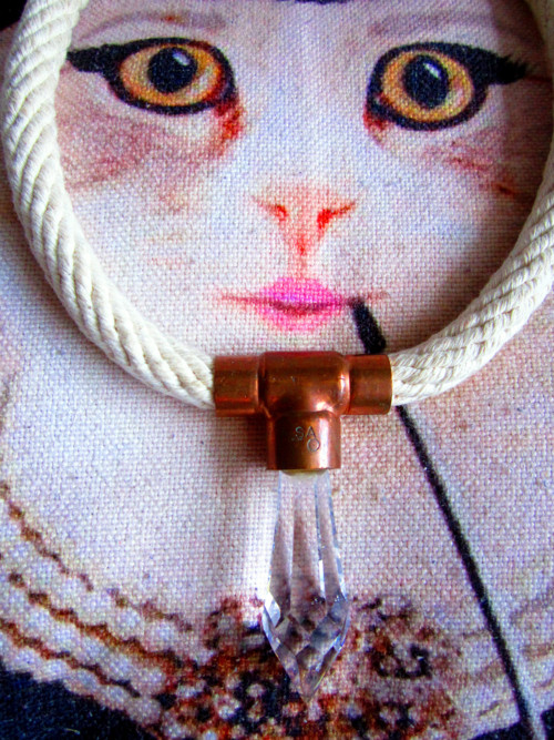 Náhrdelník z vintage lustru — foto 2