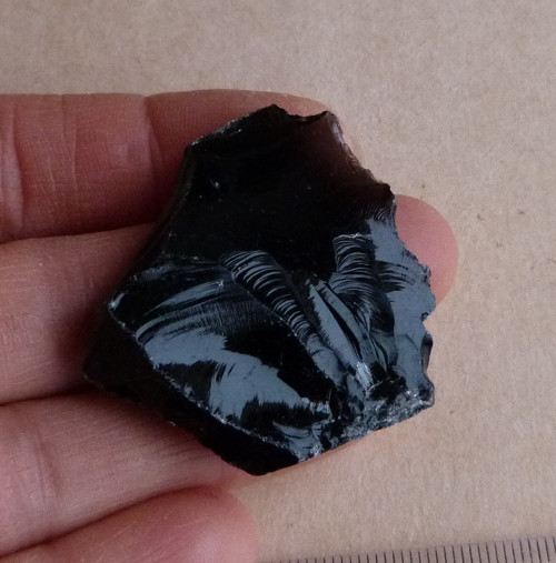 Obsidián černý surový - 4,1 cm — foto 2