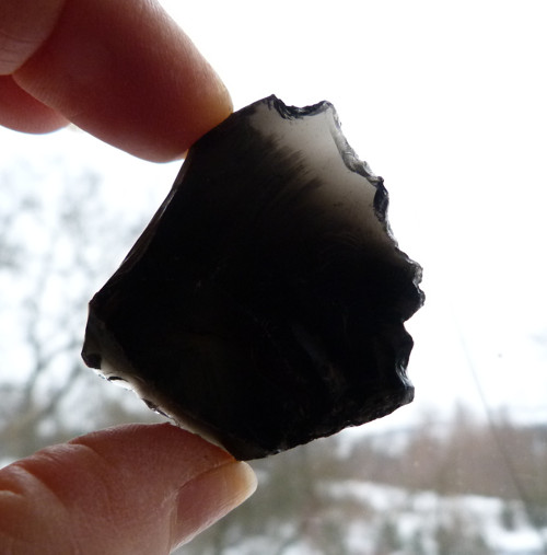 Obsidián černý surový - 4,1 cm — foto 3