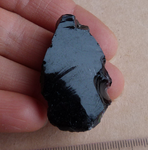 Obsidián černý surový - 4,2 cm — foto 3