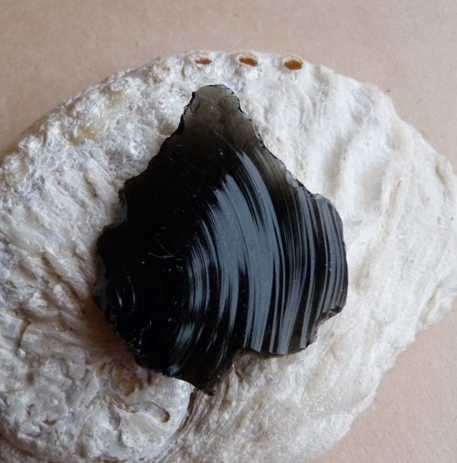 Obsidián černý surový - 5,1 cm — foto 4