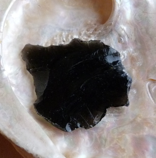 Obsidián černý surový - 5,1 cm — foto 5