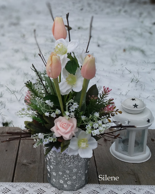 Plecháček s tulipány a čemeřicemi — foto 4