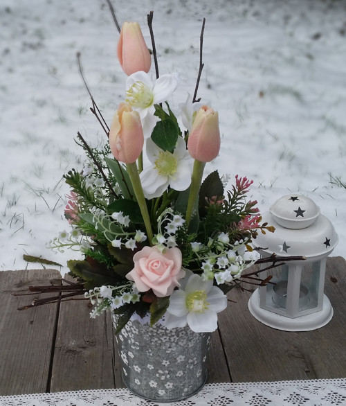 Plecháček s tulipány a čemeřicemi — foto 3