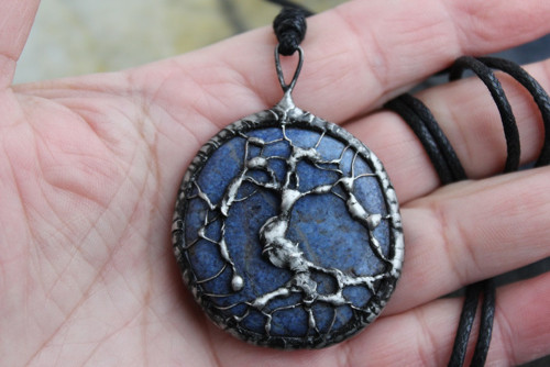 TALISMAN STROM ŽIVOTA - cínovaný dumortierit — foto 2