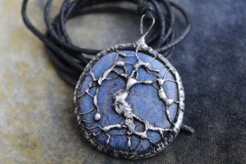TALISMAN STROM ŽIVOTA - cínovaný dumortierit — foto 3