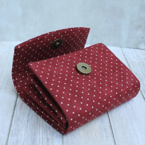 Peněženka s klopou "Dots in red" — foto 2