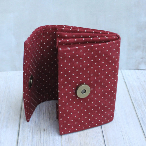 Peněženka s klopou "Dots in red" — foto 3