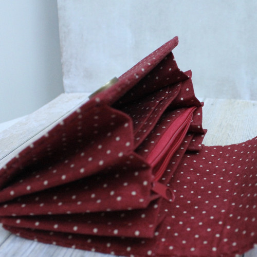 Peněženka s klopou "Dots in red" — foto 5