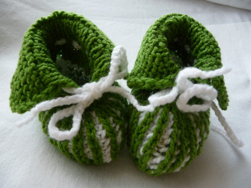 Capáčky zeleno-bílé-8-9cm — foto 2