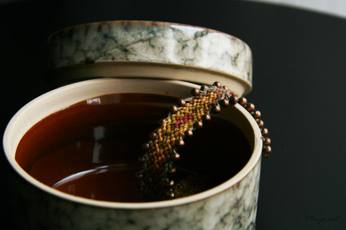 Červenohnědý náramek "MACRAME BRACELET" — foto 2